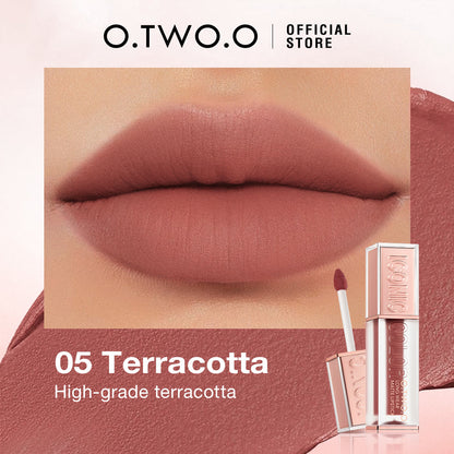 O.TWO.O Silky Smooth Moisturizing Lip Mud